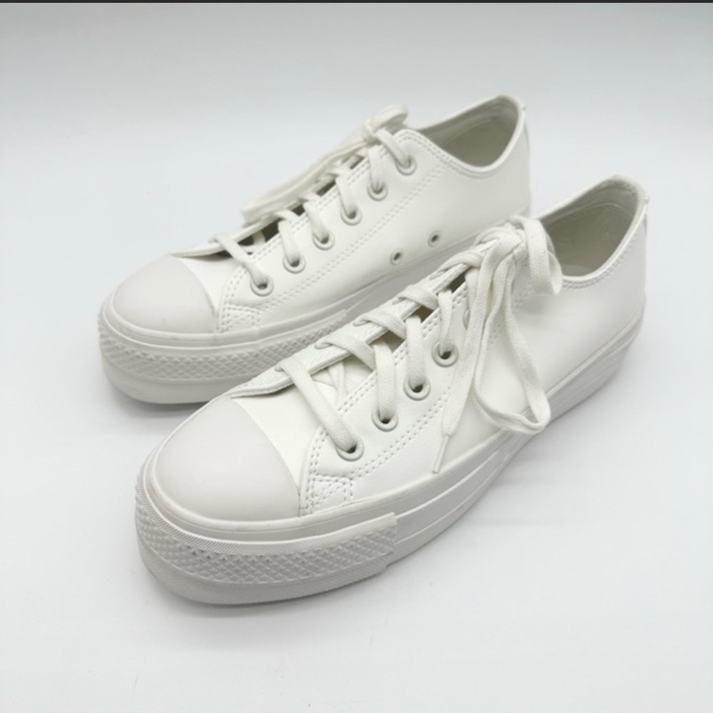CONVERSE WHITE PLATFORM SNEAKERS SIZE 8